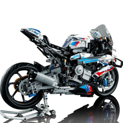 BMW M 1000 RR Model Building Kit image1