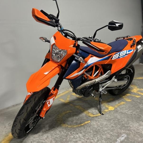 KTM 690 SMC 1:12 Diecast Model